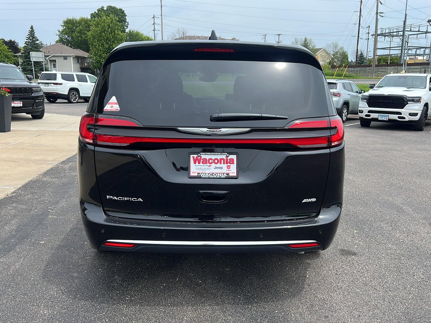 2025 Chrysler Pacifica photo 6