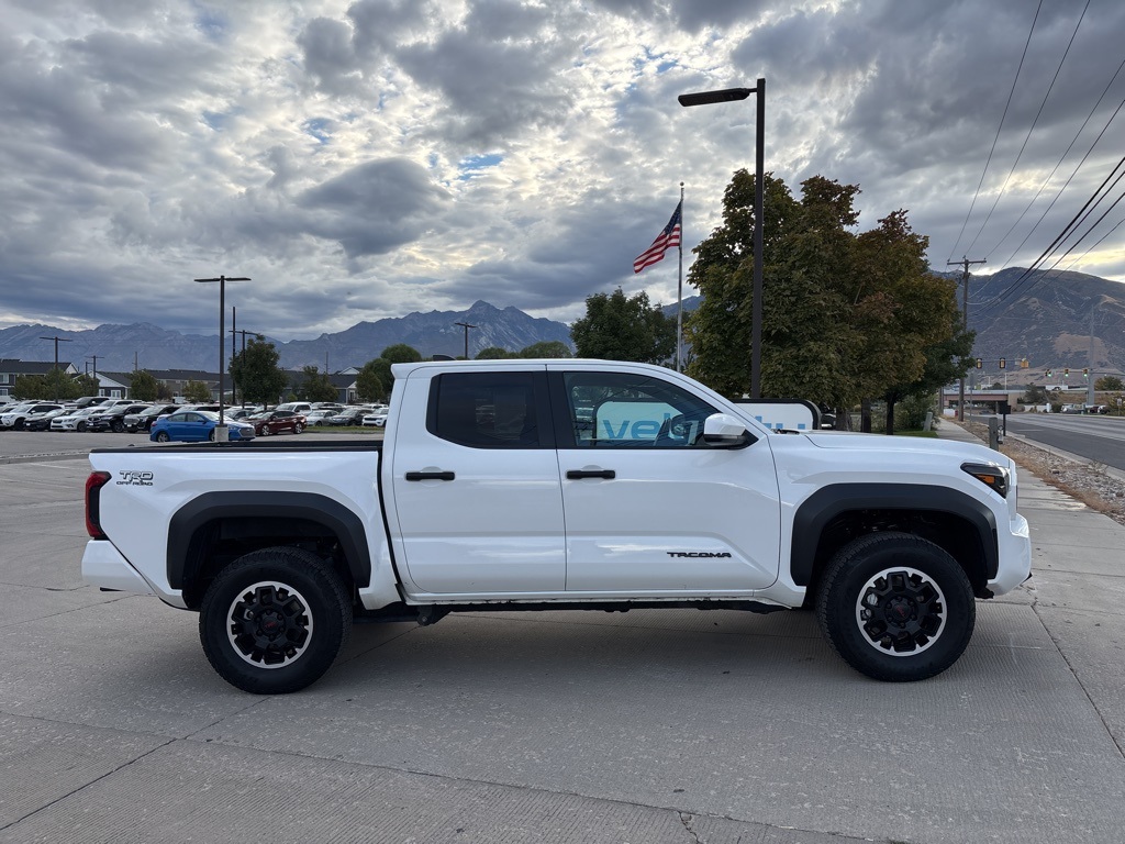 2024 Toyota Tacoma TRD Off-Road photo 3