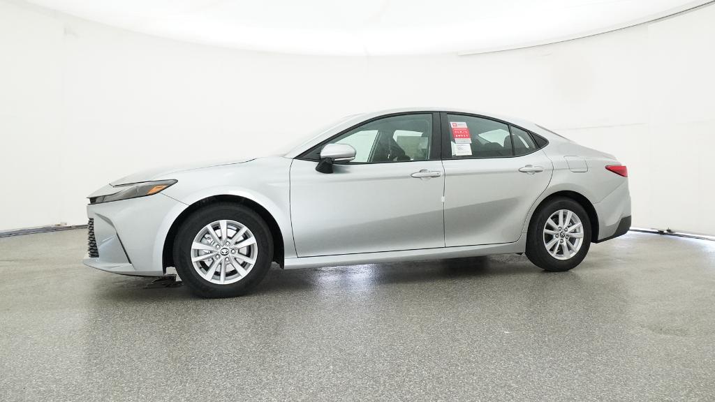 2025 Toyota Camry LE photo 7