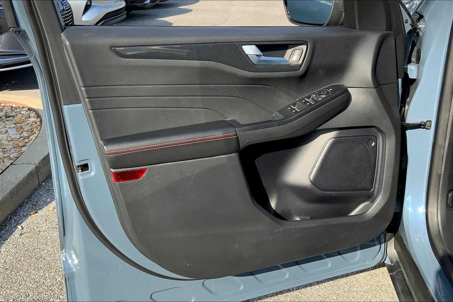 2024 Ford Escape ST-Line photo 18