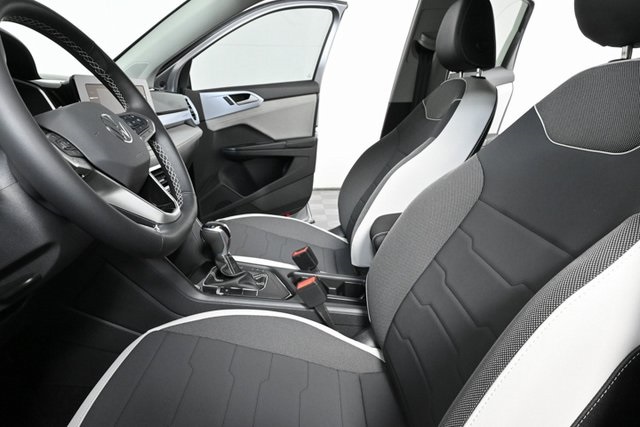 2025 Volkswagen Taos SE photo 7