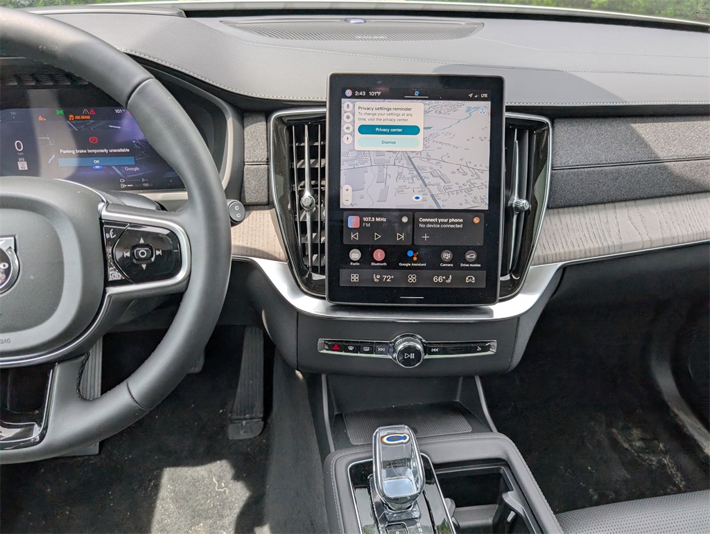 2025 Volvo XC90 T8 photo 11