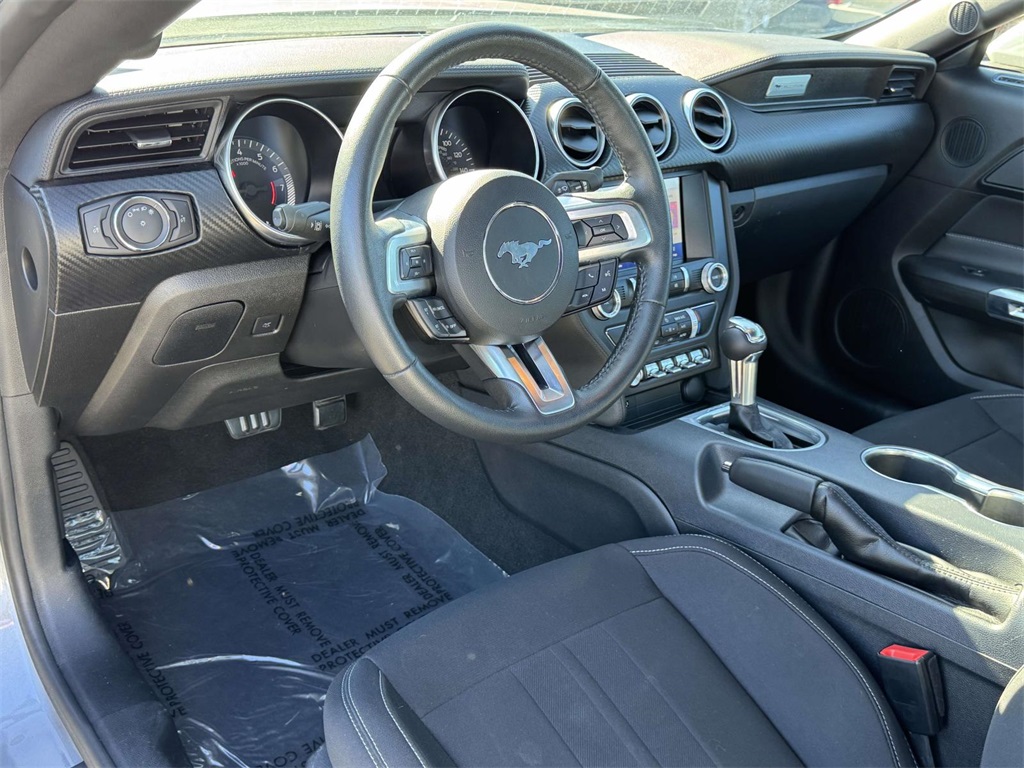 2022 Ford Mustang EcoBoost photo 2