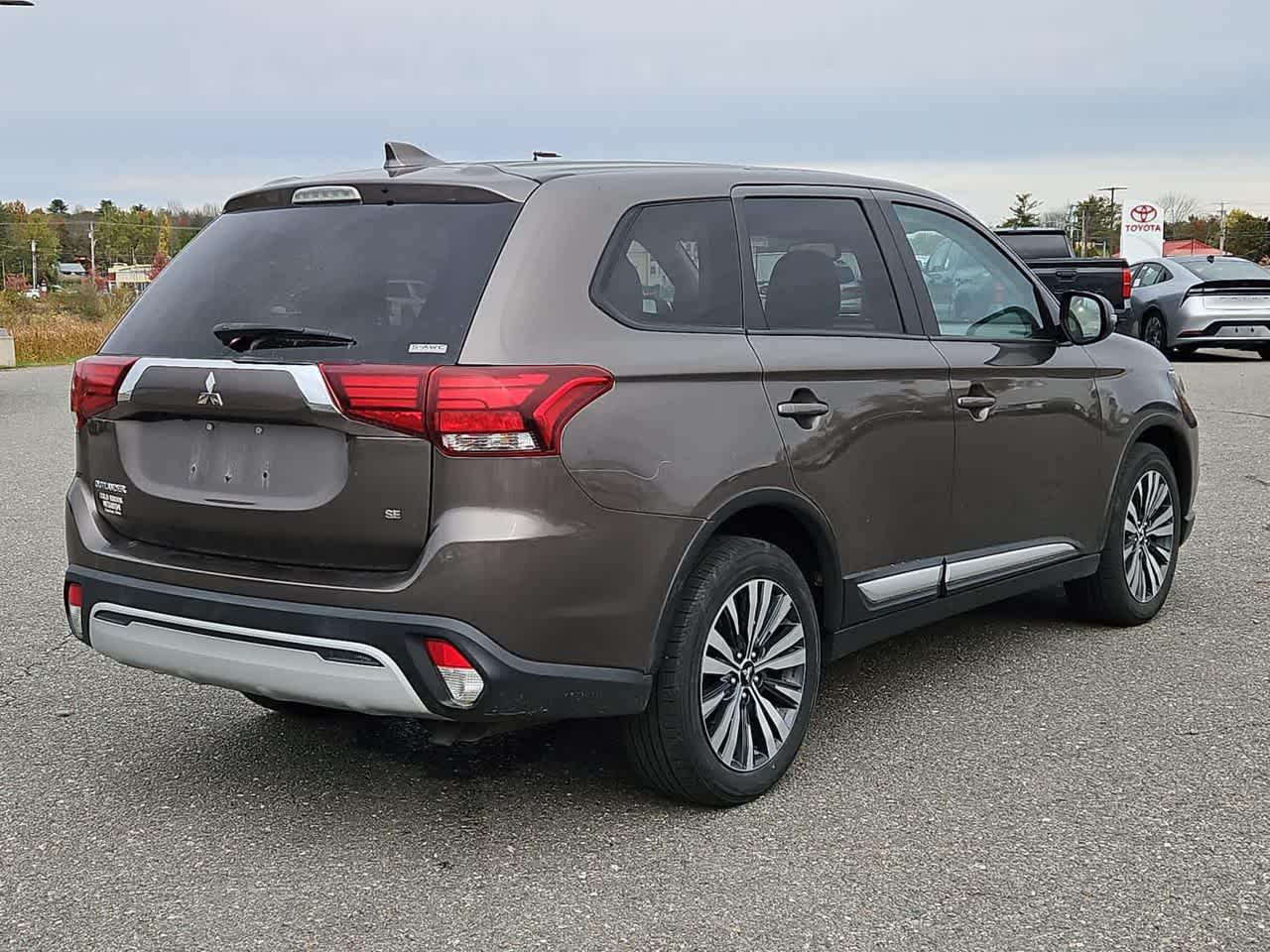 2020 Mitsubishi Outlander SE photo 3