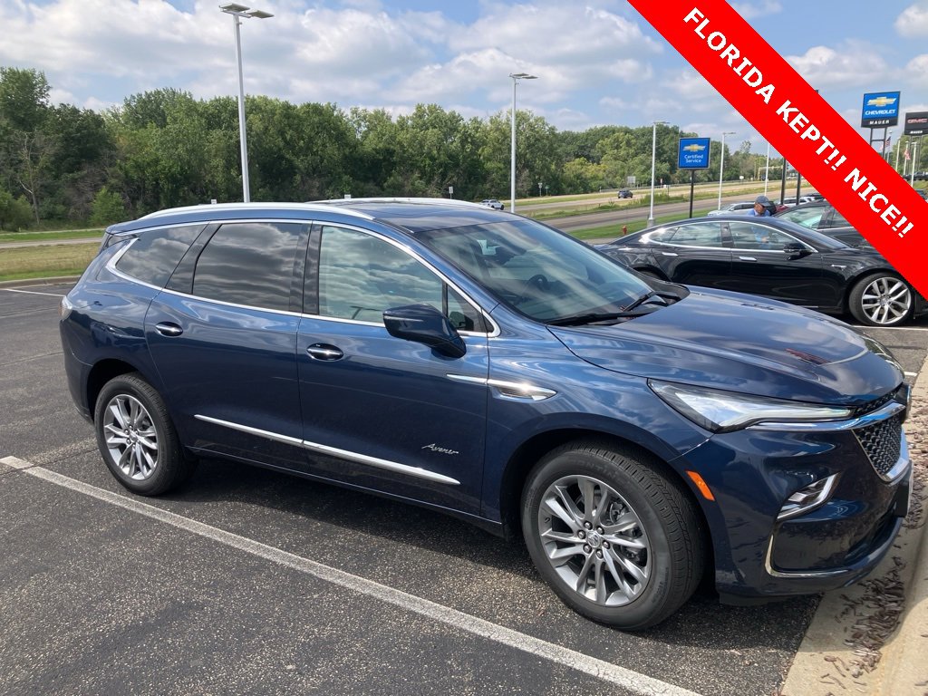 2023 Buick Enclave Avenir photo 2