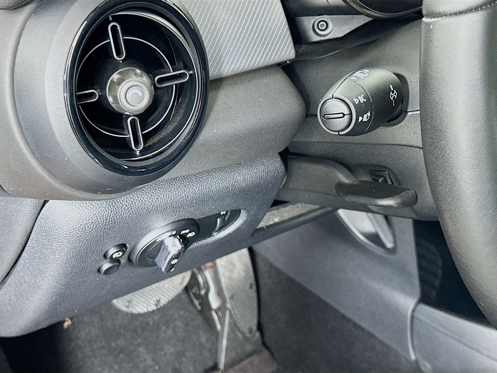 2024 Mini Cooper SE Signature photo 5