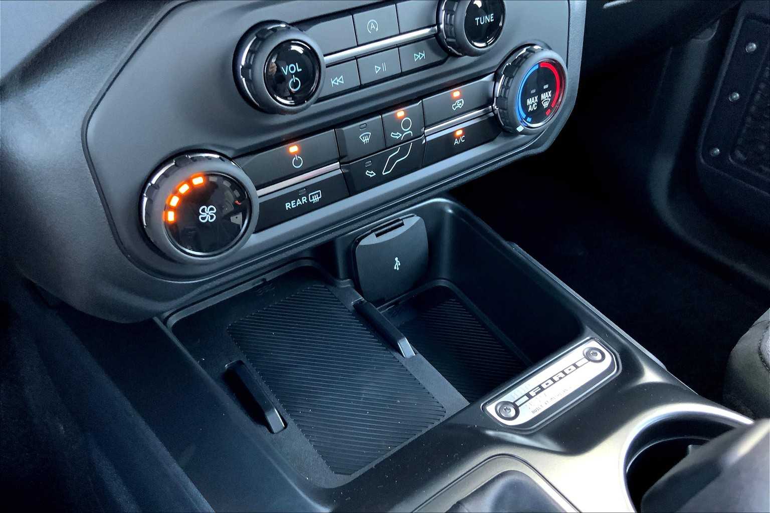 2025 Ford Bronco Base photo 16