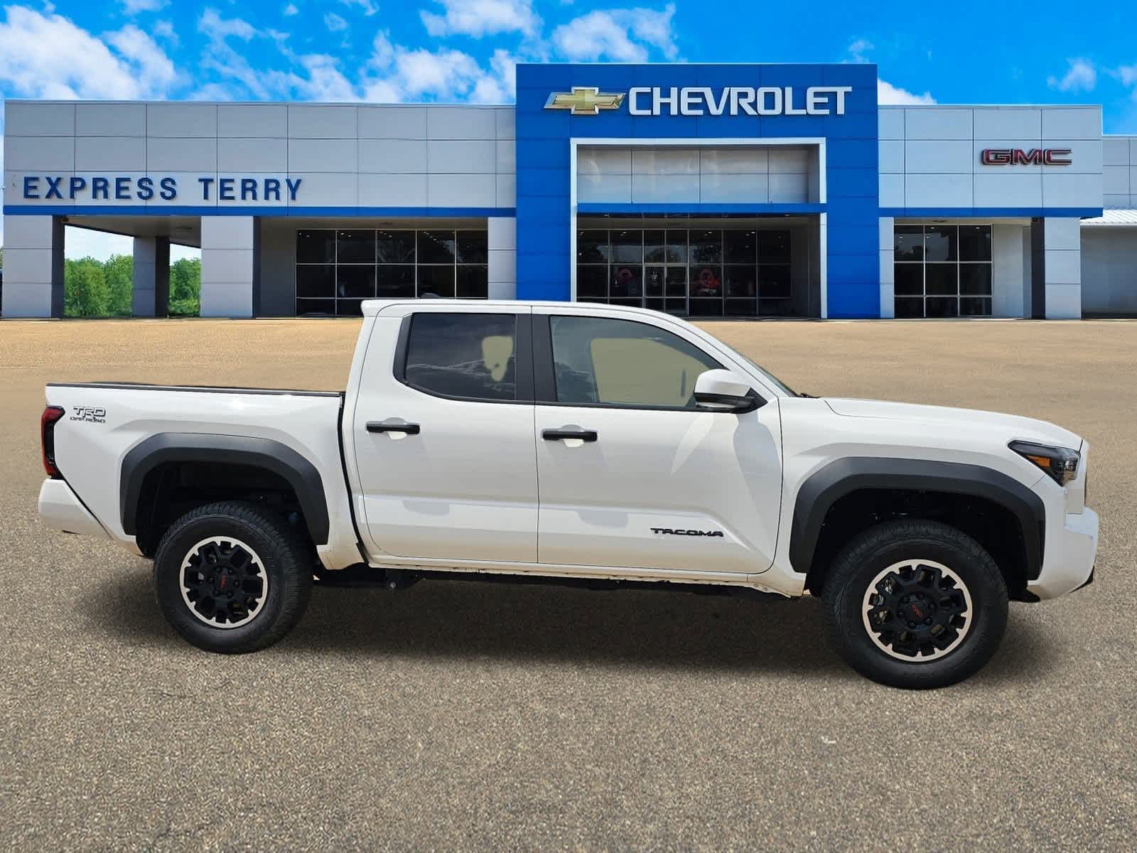 2024 Toyota Tacoma TRD Off-Road photo 3