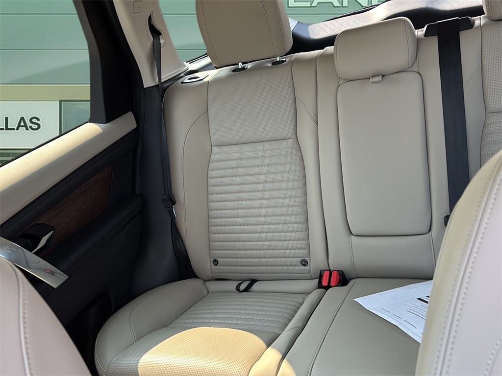 2025 Land Rover Discovery Sport S photo 11