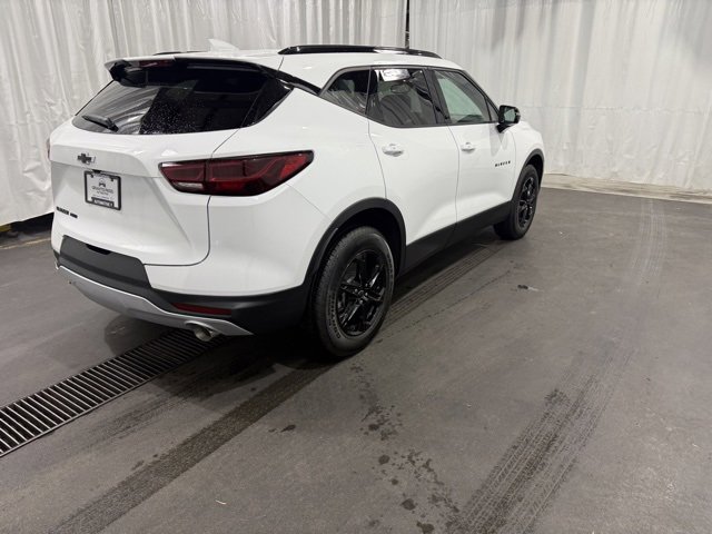 2025 Chevrolet Blazer 3LT photo 2