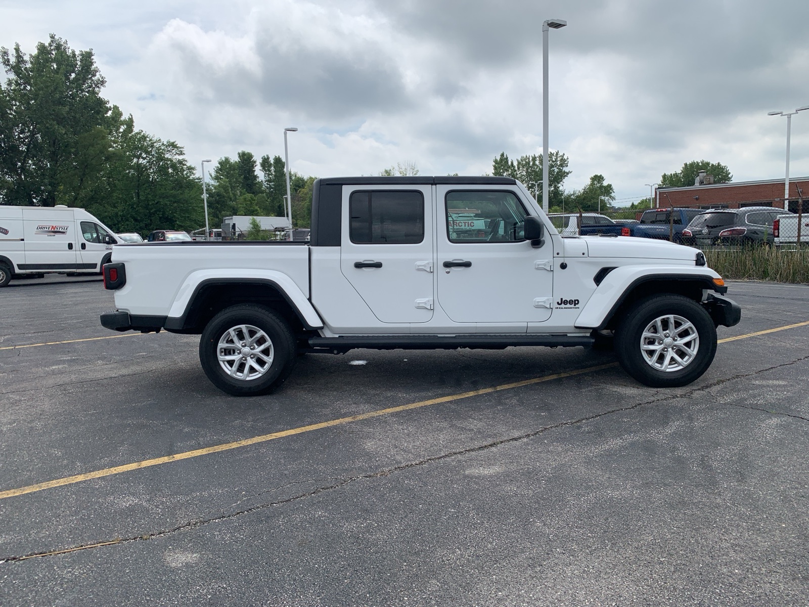 2023 Jeep Gladiator Sport photo 4