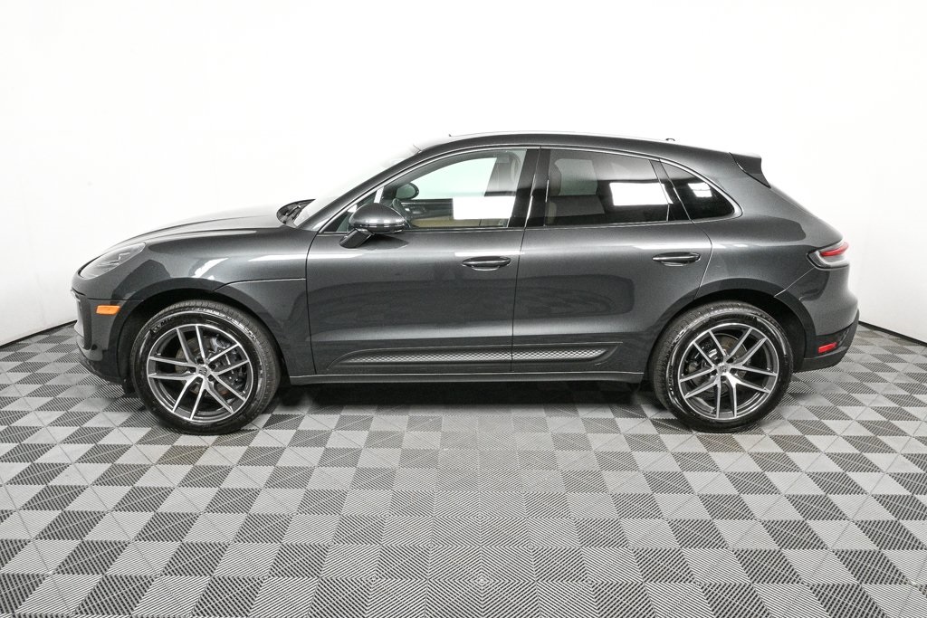2025 Porsche Macan T photo 2