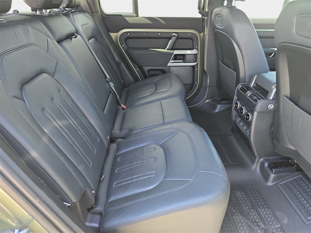 2022 Land Rover Defender 110 S photo 11