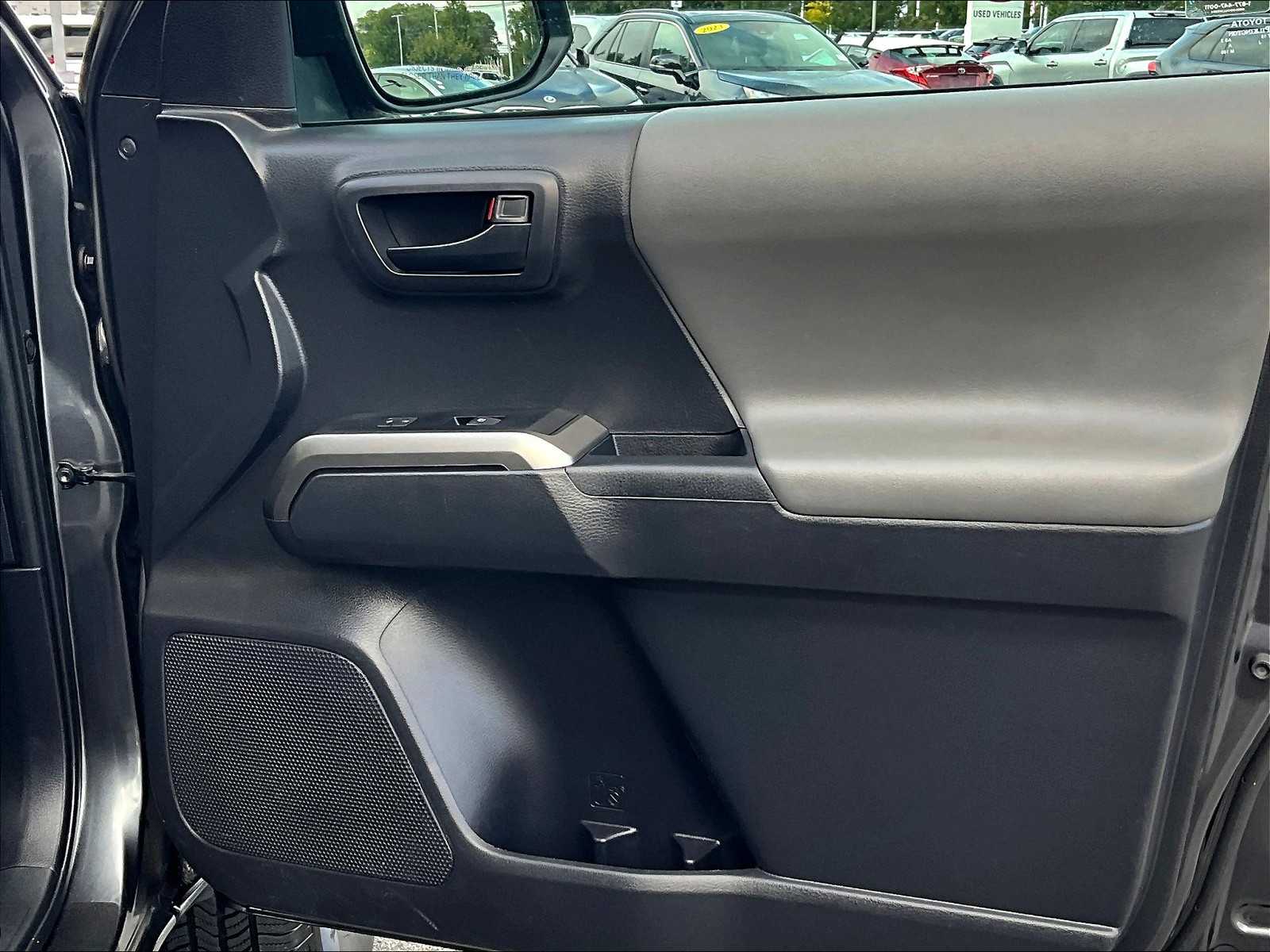 2022 Toyota Tacoma SR5 photo 12