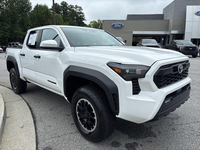 2024 Toyota Tacoma TRD Off-Road photo 2