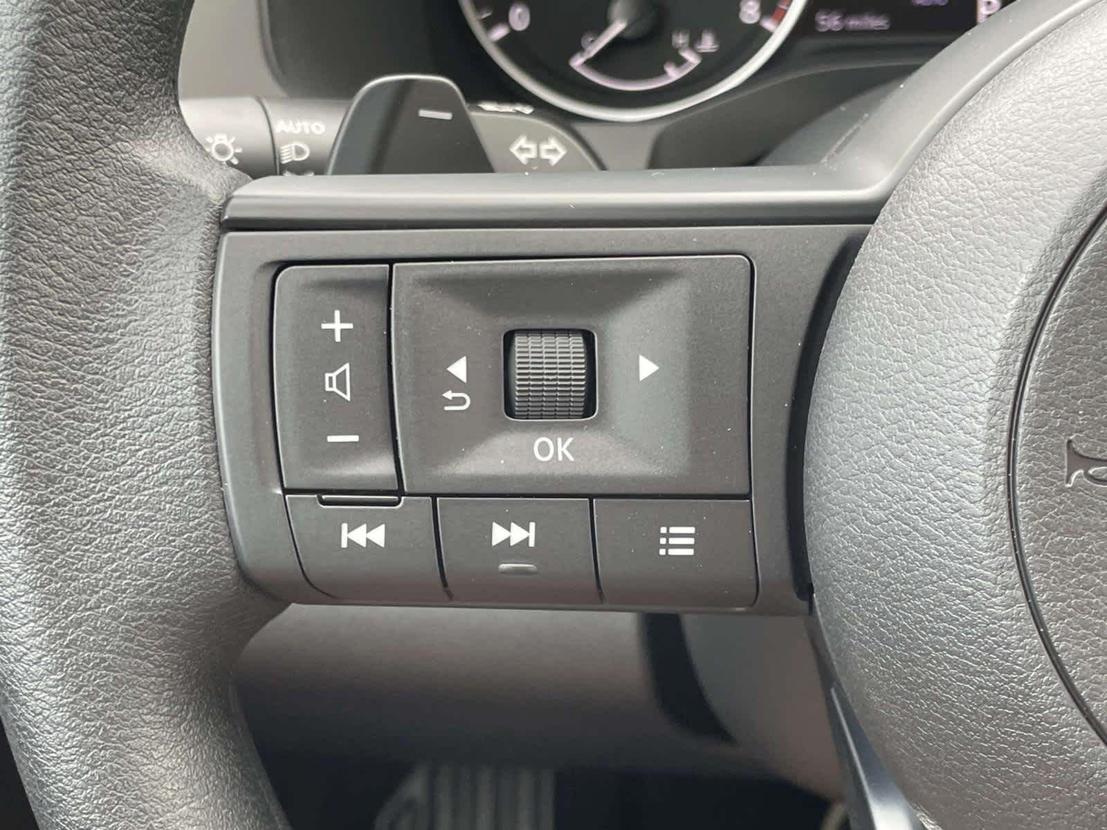 2025 Nissan Pathfinder S photo 28