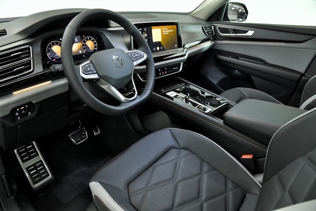 2025 Volkswagen Atlas Peak Edition SE photo 7