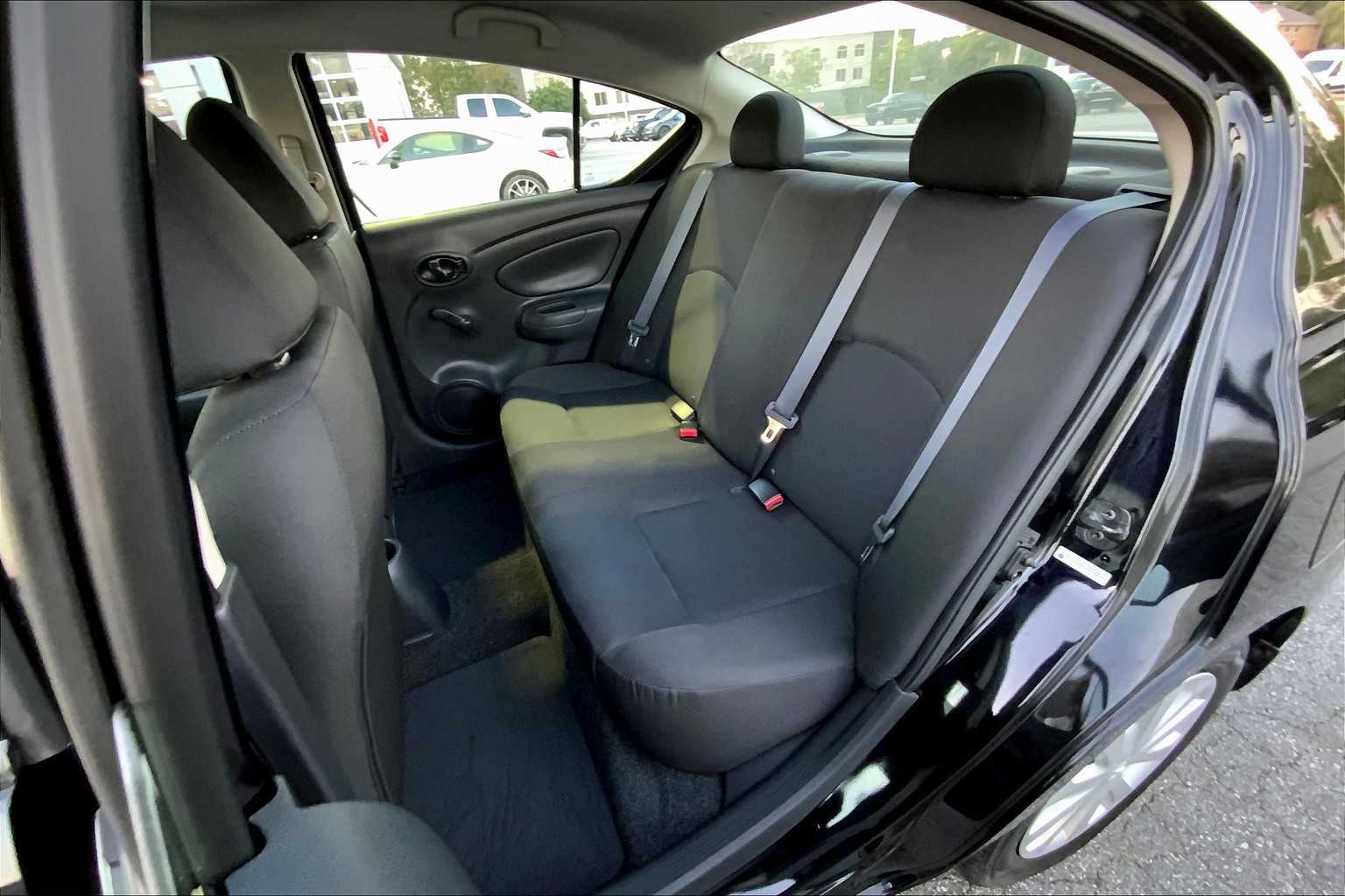 2018 Nissan Versa 1.6 S photo 16