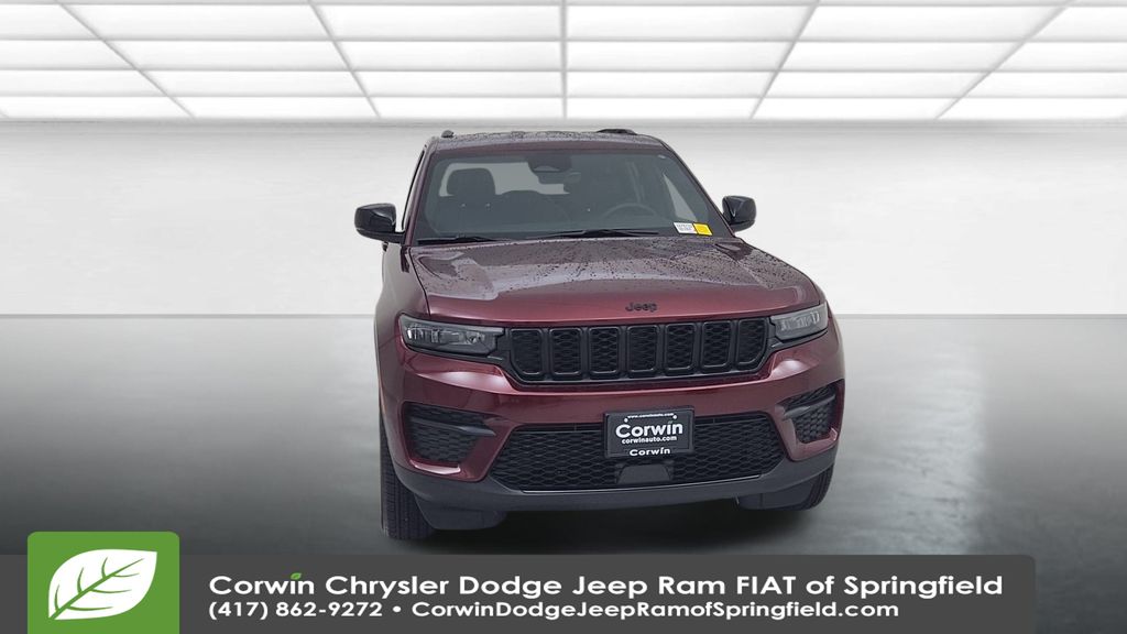 2025 Jeep Grand Cherokee Altitude photo 3