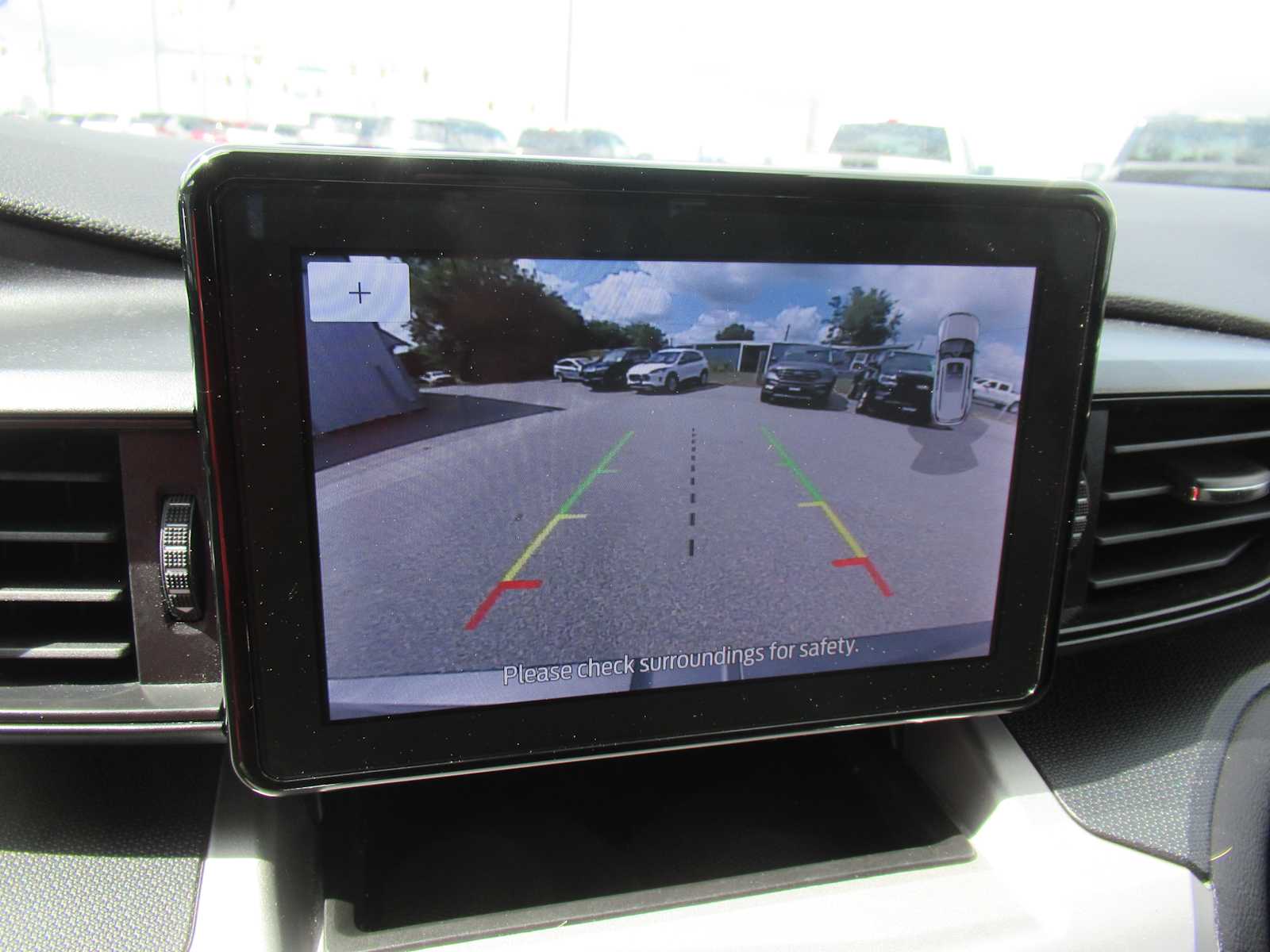 2021 Ford Explorer Base photo 24
