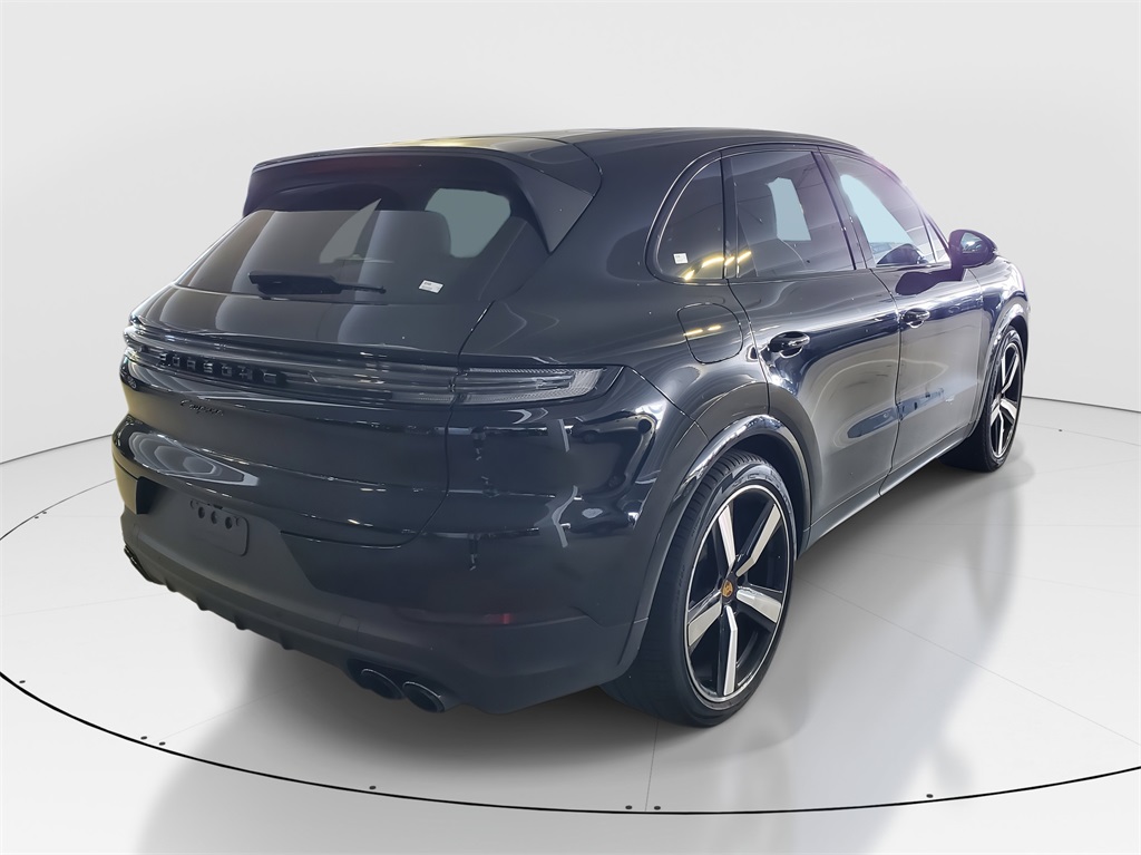 2024 Porsche Cayenne Base photo 3