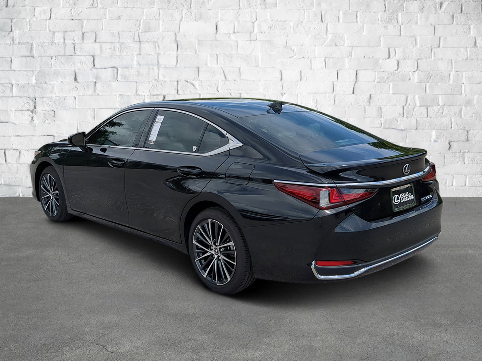 2025 Lexus ES 300h photo 6
