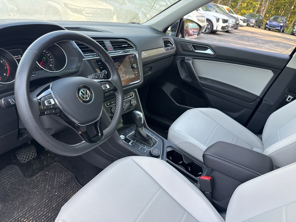 2021 Volkswagen Tiguan SE photo 2