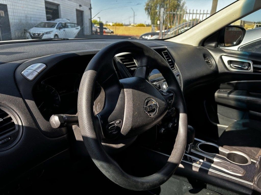 2020 Nissan Pathfinder S photo 4
