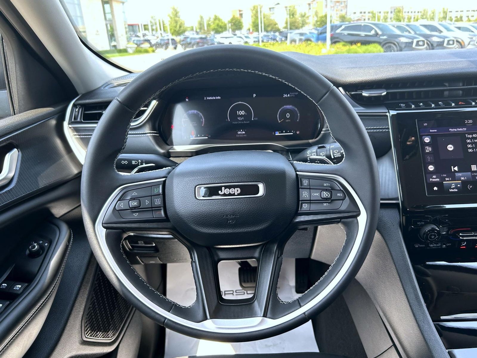 2023 Jeep Grand Cherokee Laredo photo 10