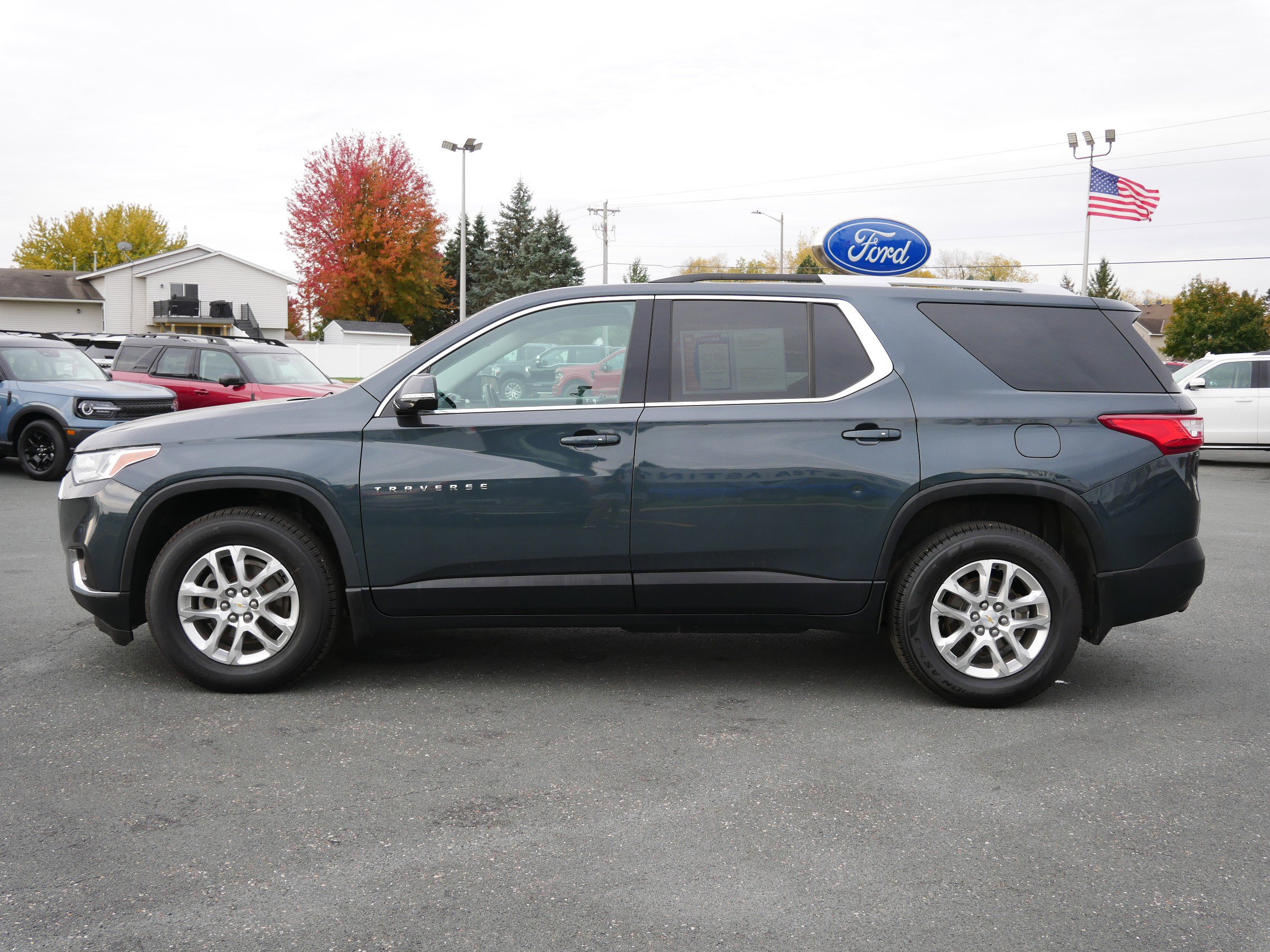 Used 2018 Chevrolet Traverse 1LT with VIN 1GNEVGKW3JJ216297 for sale in Hastings, MN