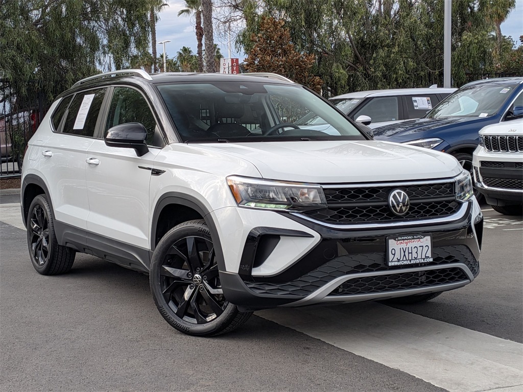 2024 Volkswagen Taos SE's photo