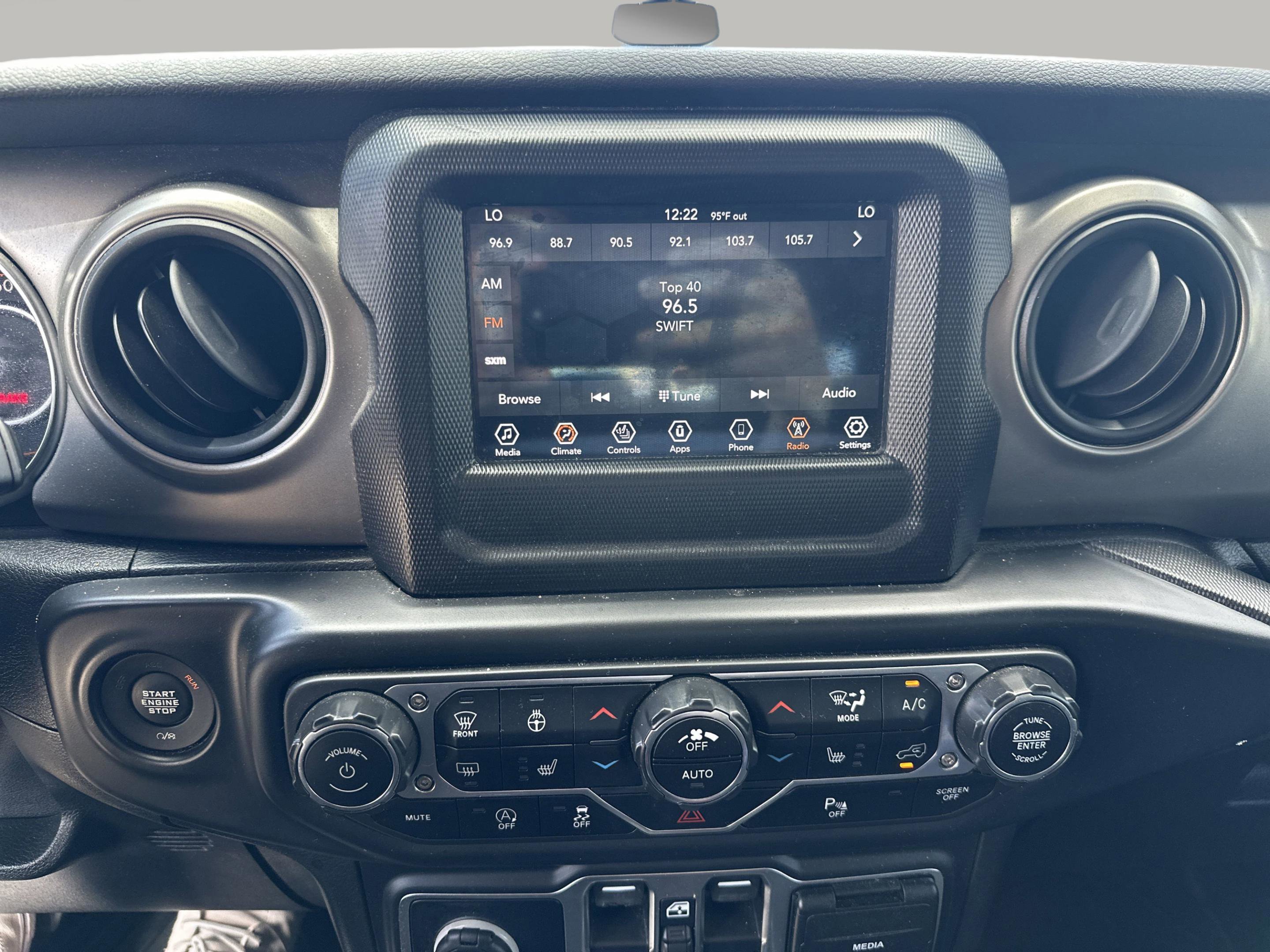 2020 Jeep Gladiator Sport photo 16