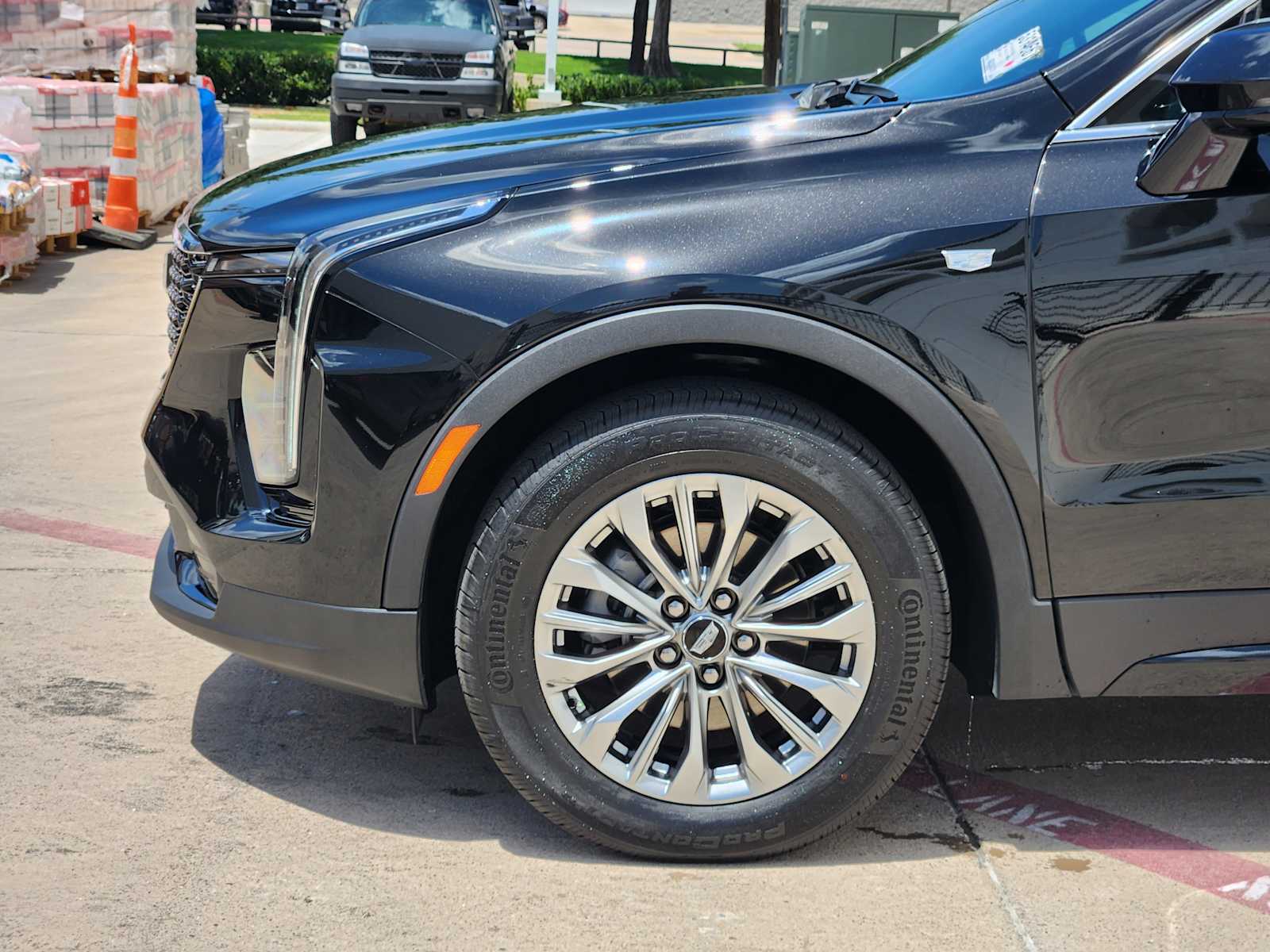 2025 Cadillac XT4 Premium Luxury photo 4