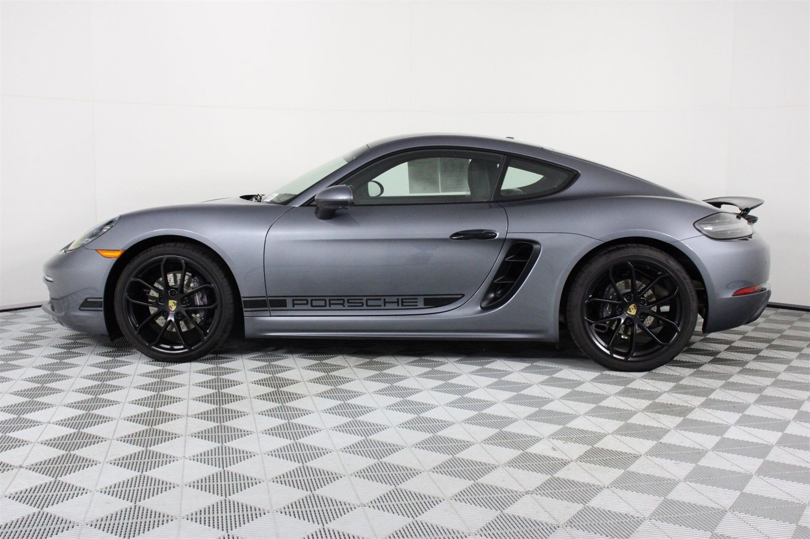 2025 Porsche Cayman photo 2