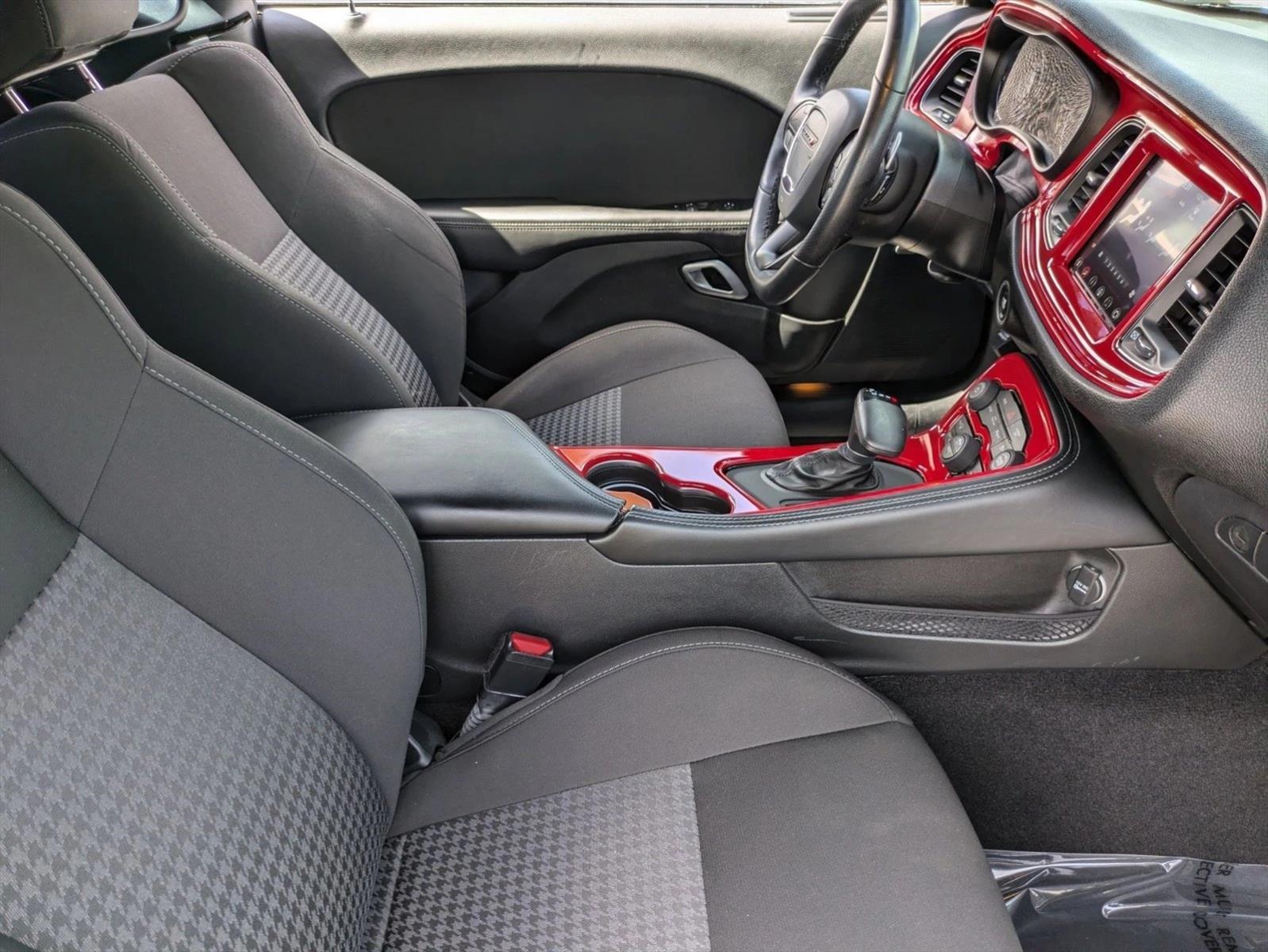 2022 Dodge Challenger R/T photo 19