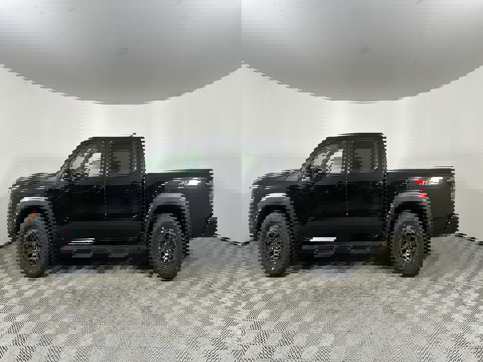 2025 Nissan Frontier PRO-4X photo 4