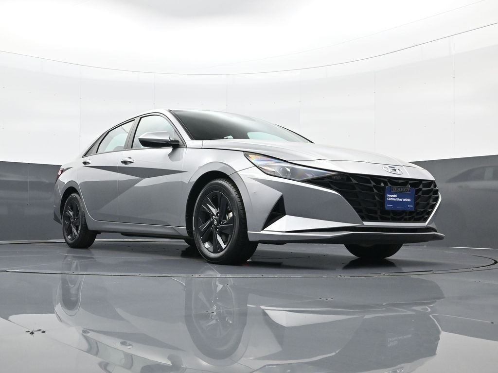 2023 Hyundai Elantra SEL photo 23