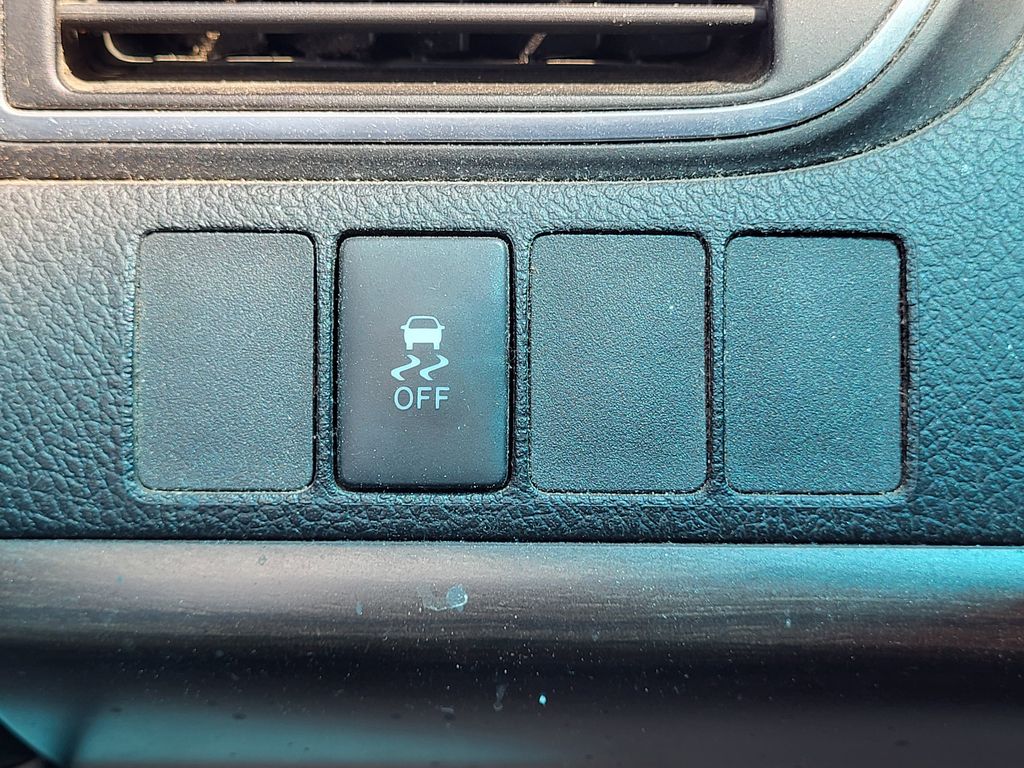 2016 Toyota Camry LE photo 18