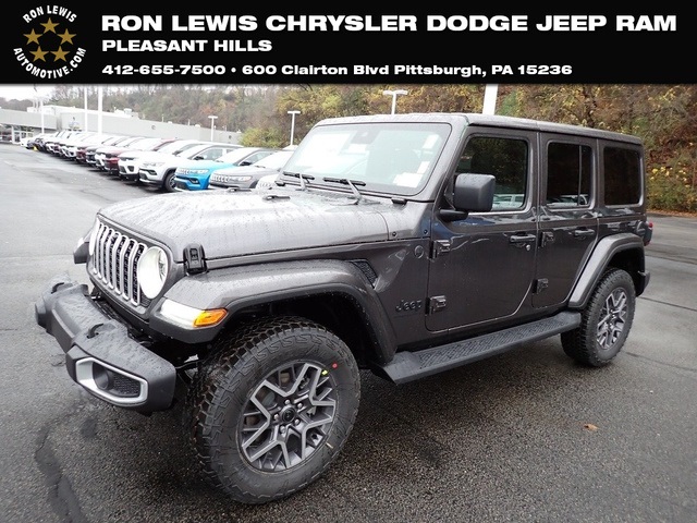 2025 Jeep Wrangler 4-Door Sahara's photo
