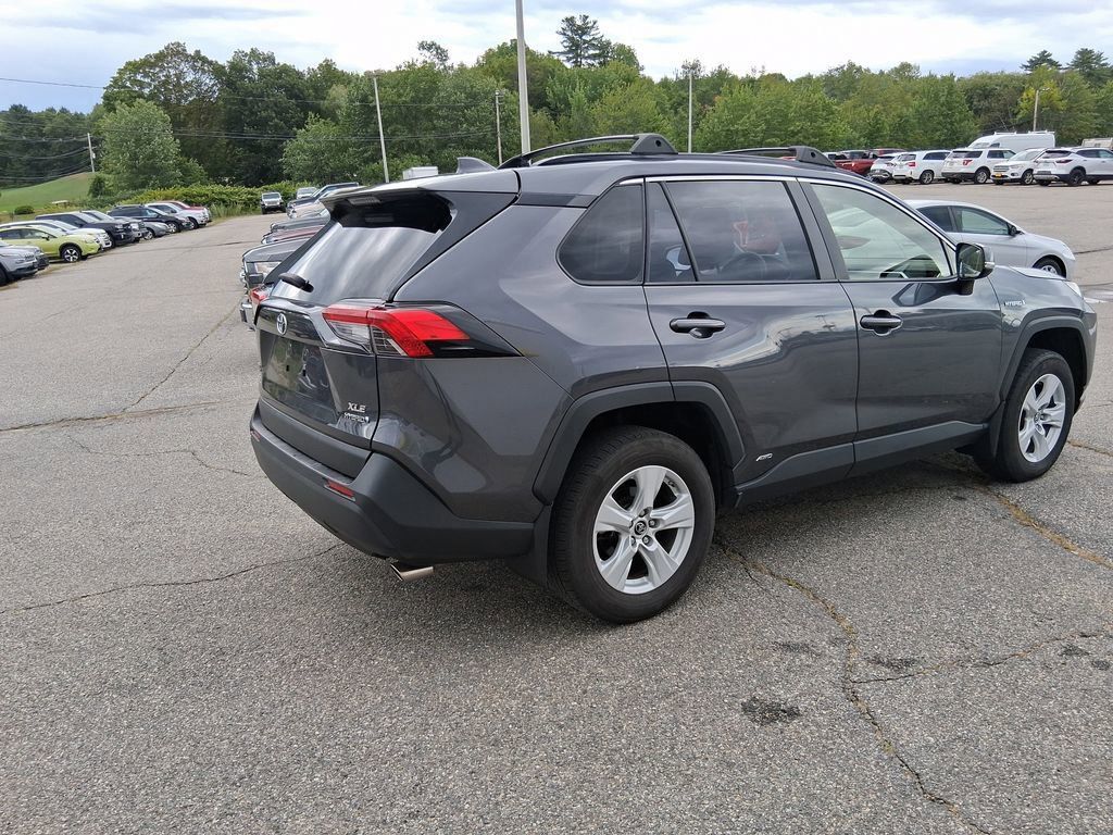 2019 Toyota RAV4 Hybrid XLE photo 6
