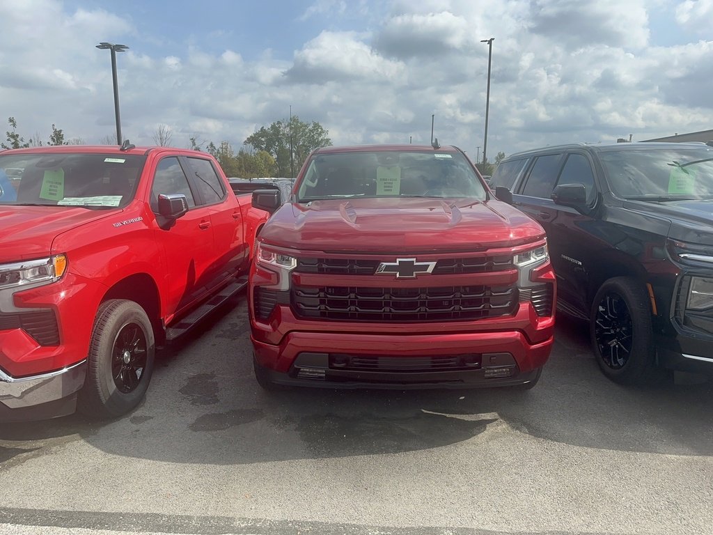 2025 Chevrolet Silverado 1500 RST photo 2