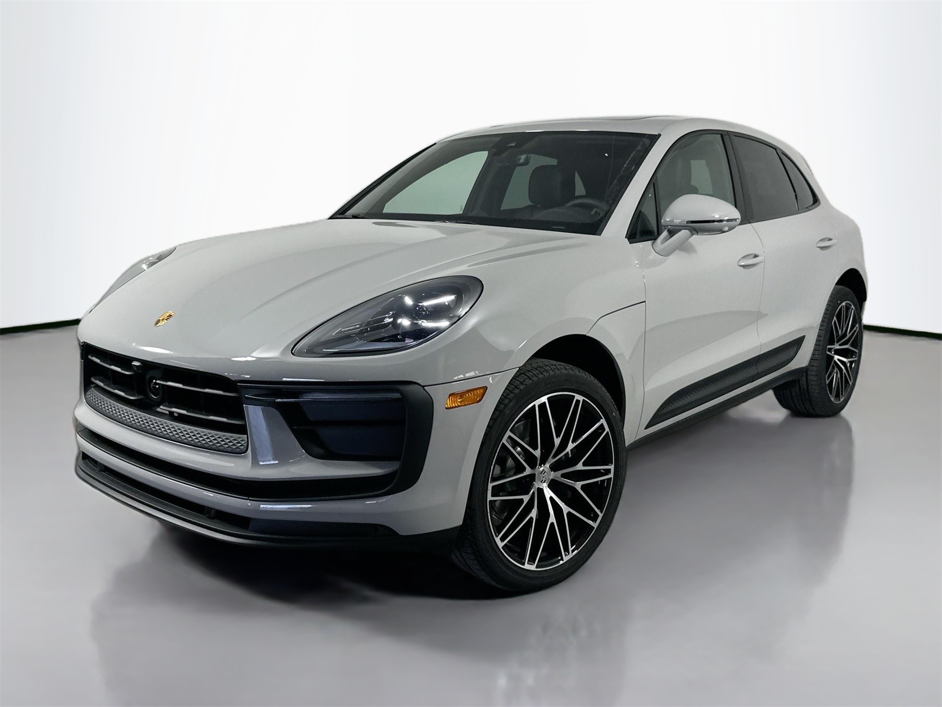2026 Porsche Macan Base's photo