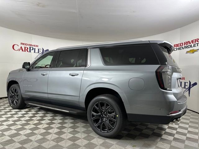 2025 Chevrolet Suburban Premier photo 3