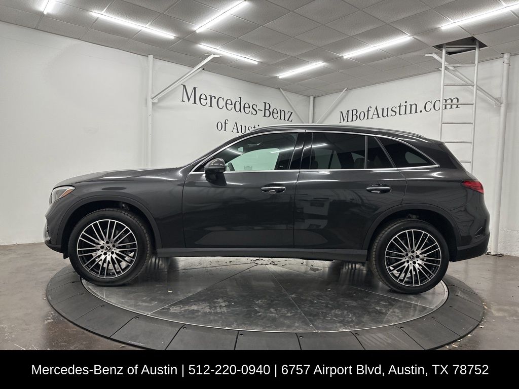 2025 Mercedes Benz GLC 300 photo 3
