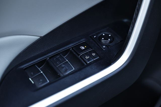 2021 Toyota RAV4 XLE Premium photo 17