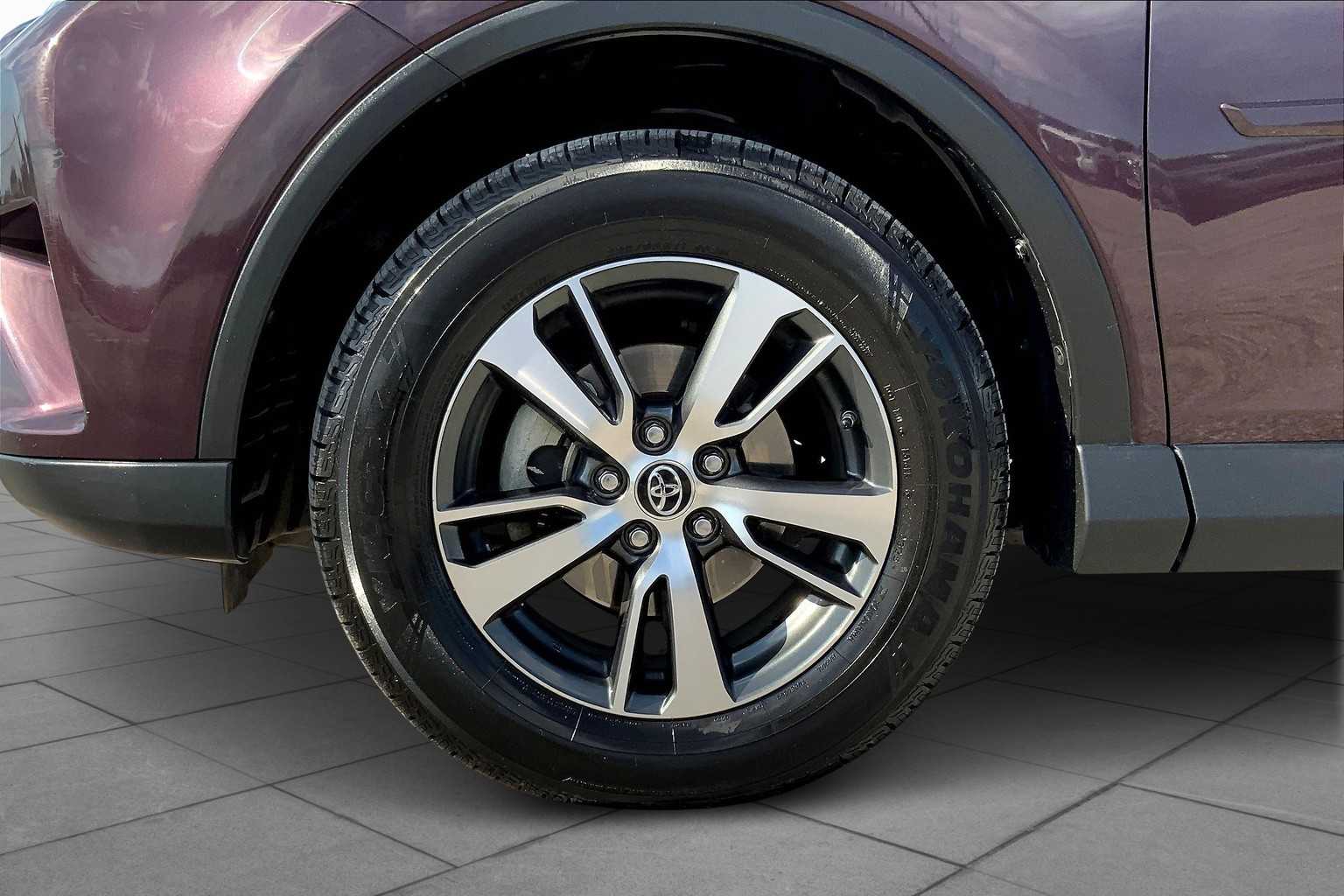 2018 Toyota RAV4 XLE photo 10