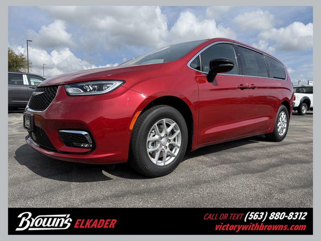 2026 Chrysler Pacifica Select's photo