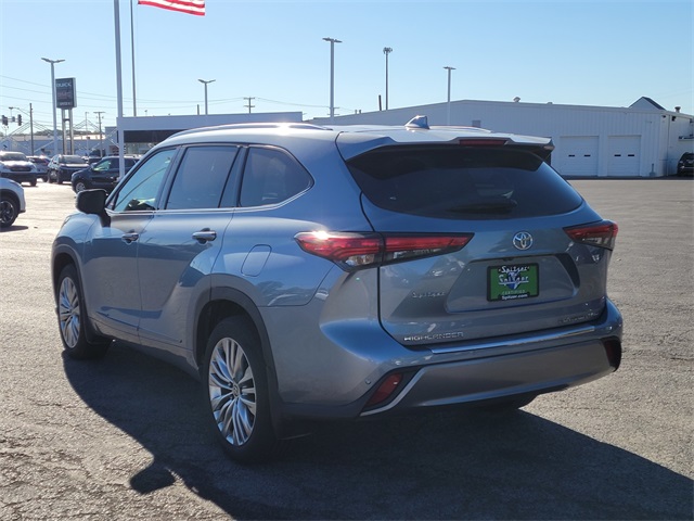 2023 Toyota Highlander L photo 4