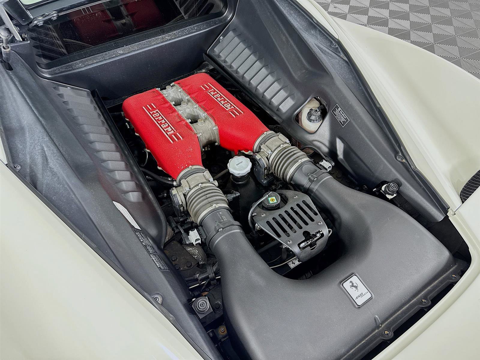 2014 Ferrari 458 Italia Base photo 19