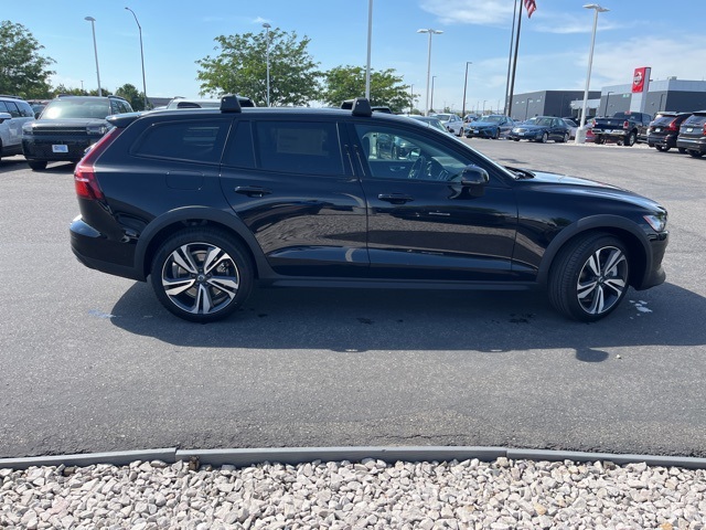 2026 Volvo V60 Cross Country B5 Plus photo 6